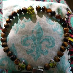 Tiger's eye magnetic closure bracelet